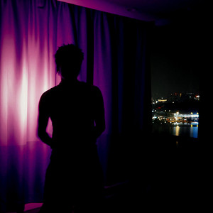 伸进她的小内裤疯狂揉摸的照片
